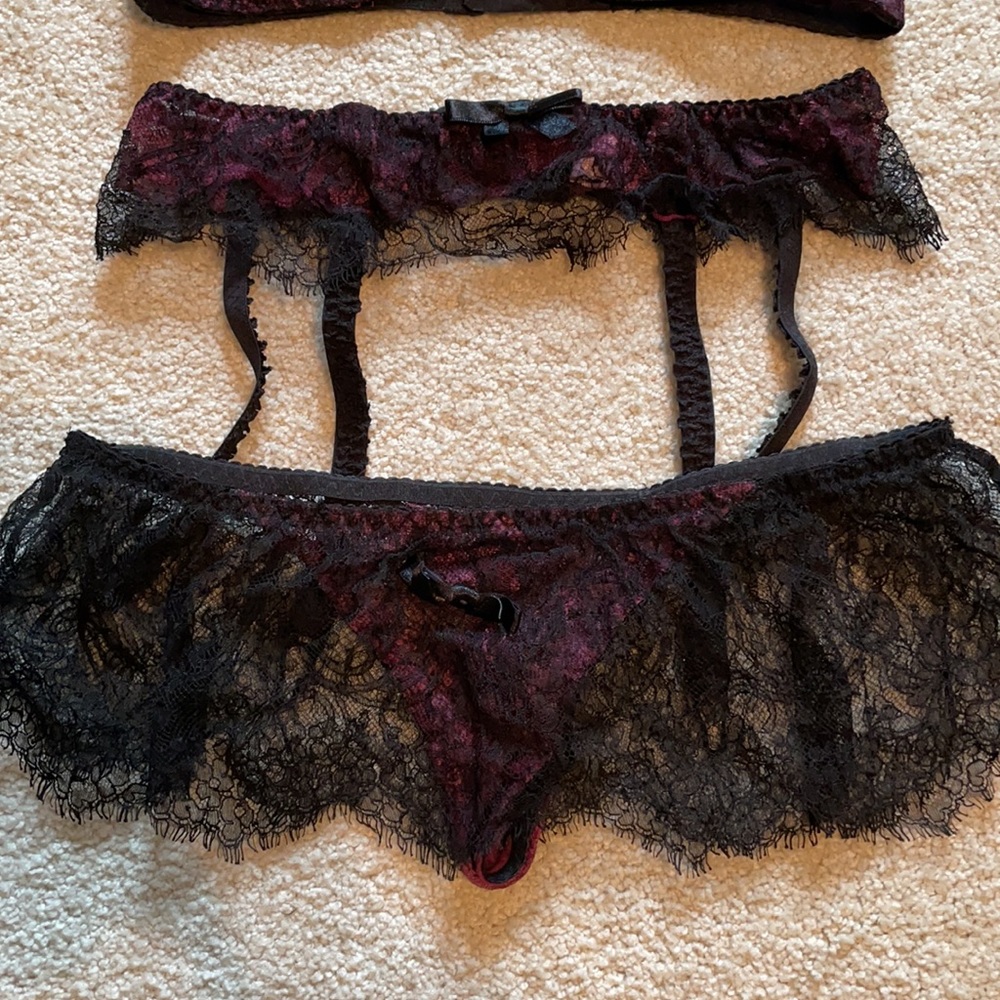 Agent Provocateur Francoise Black Burgundy Thong suspender set S
